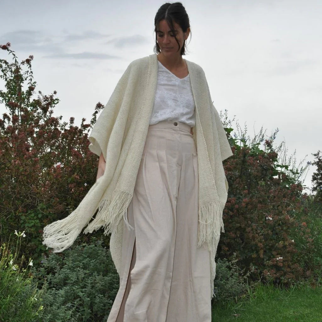 Ruana Irupé – Natural (Crudo)